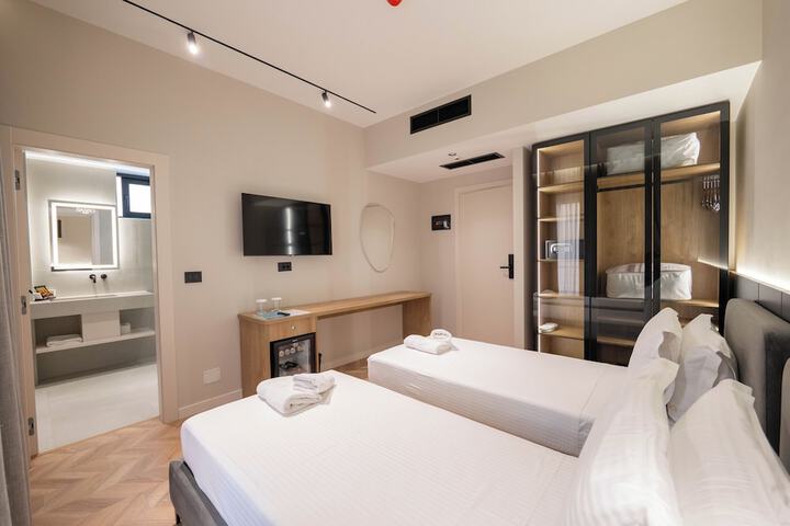 Room 28 of 117