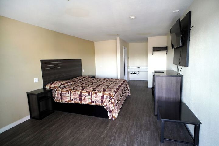 Basic Single Room (6 of 7)