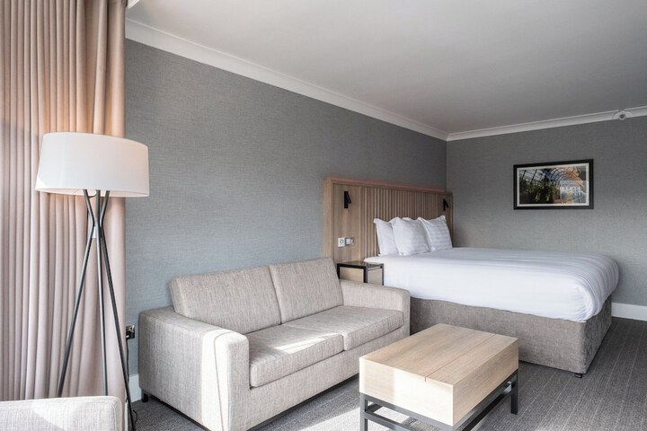 Room 33 of 110