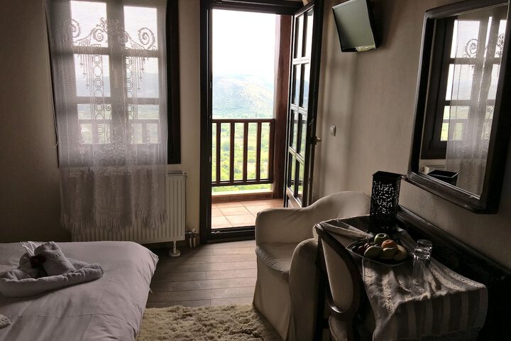 Room 8 of 74