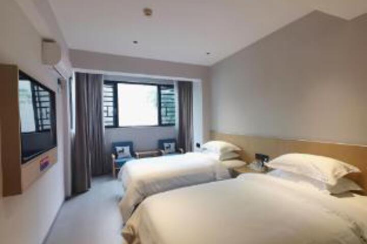 Room 12 of 12