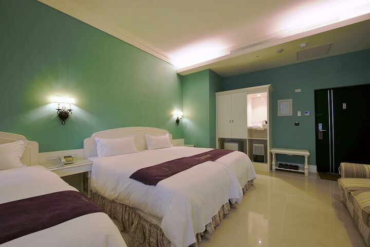 Room 10 of 51