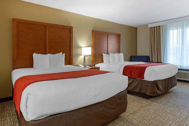 King and Queen Bed (2 of 9)