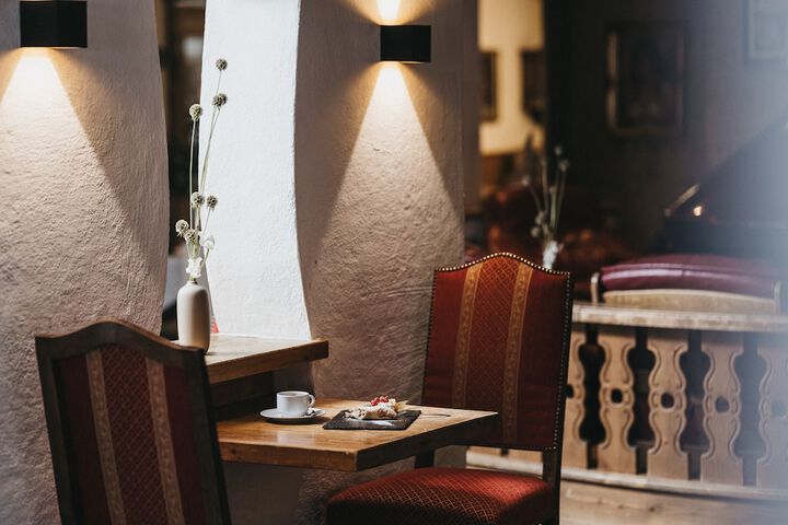 Lounge 52 of 62