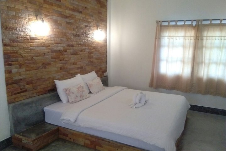 Room 34 of 104