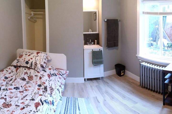 Room 11 of 12