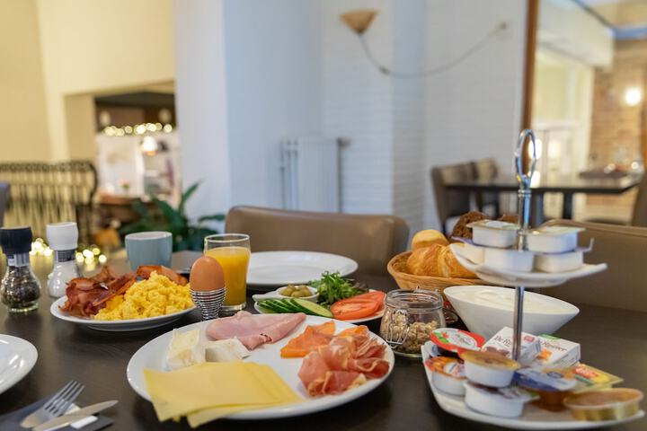 Breakfast/Coffee Service 73 of 99