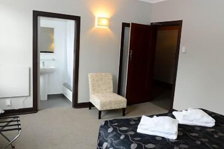 Room 8 of 18