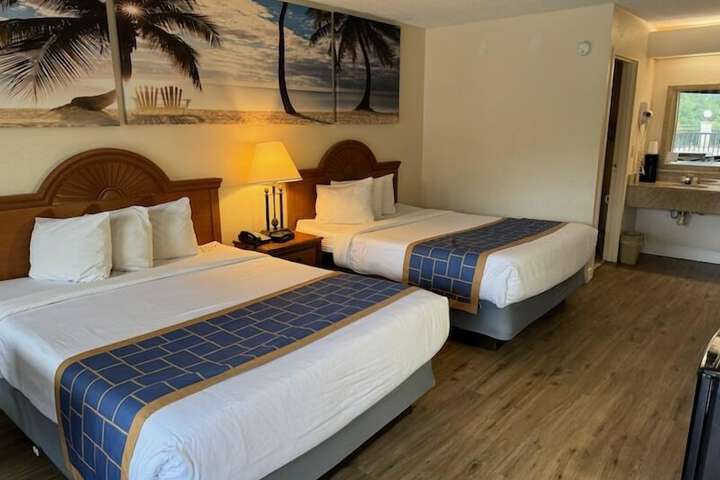 Room 4 of 13