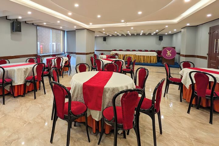 Ballroom/Hall 72 of 75