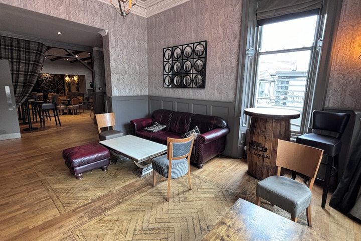Lounge 96 of 106