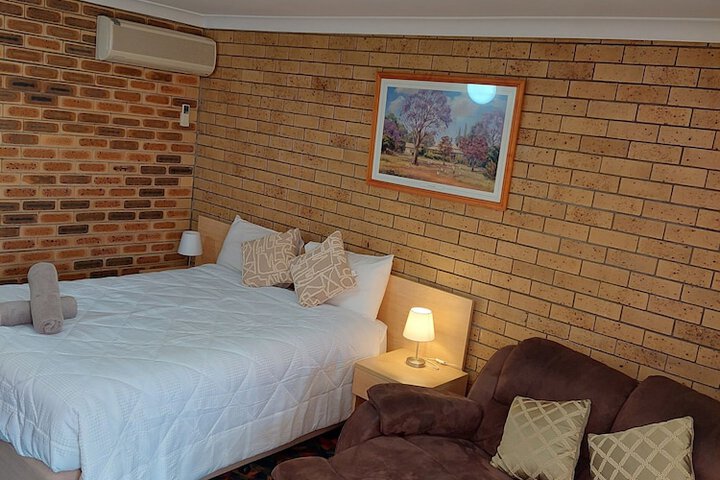 Room 11 of 38