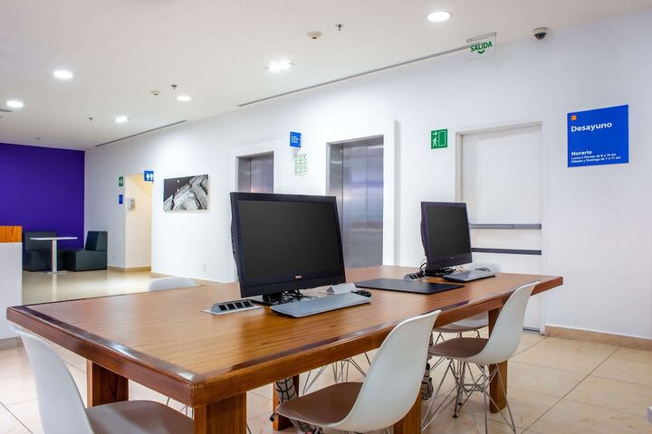 Business Center 34 of 40