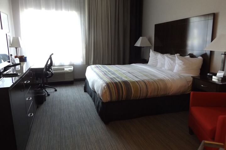 1 King Bed (1 of 12)