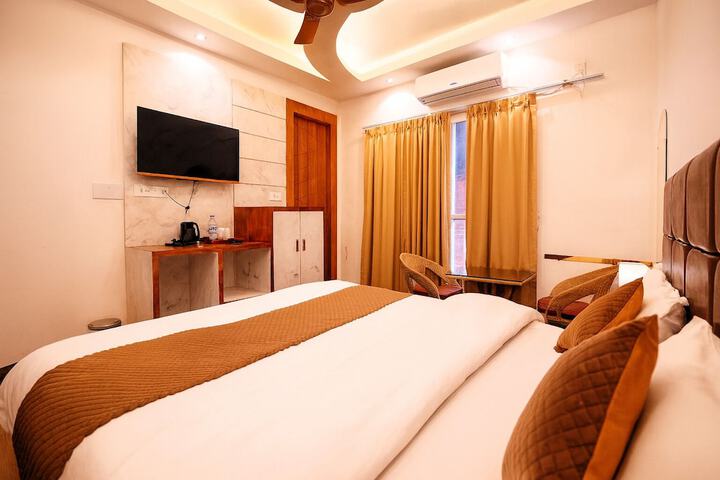 Room 34 of 76