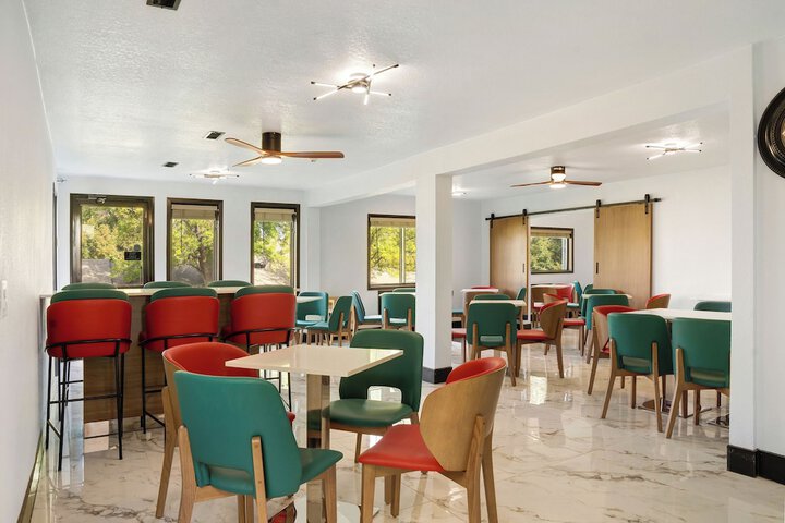 Breakfast/Coffee Service 55 of 61