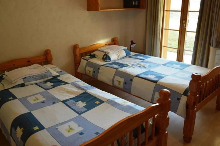 Room 5 of 10