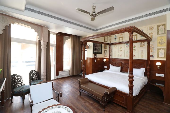 Room 12 of 26