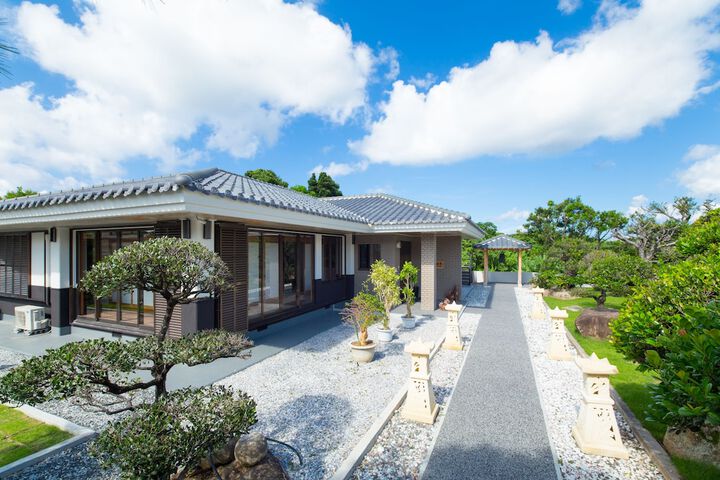 Hotel Exterior 13 of 22