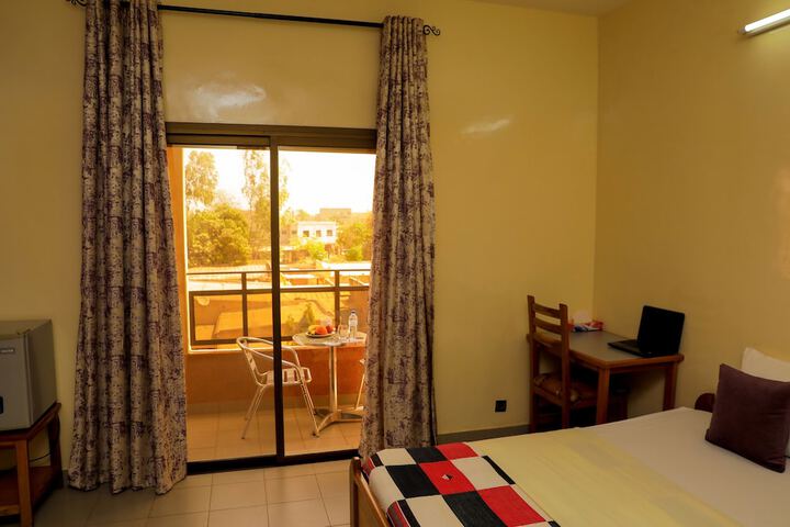 Room 4 of 33