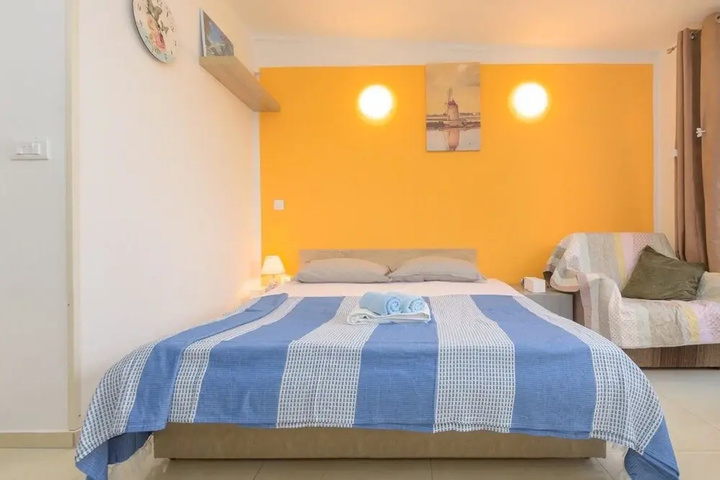 Room 3 of 16