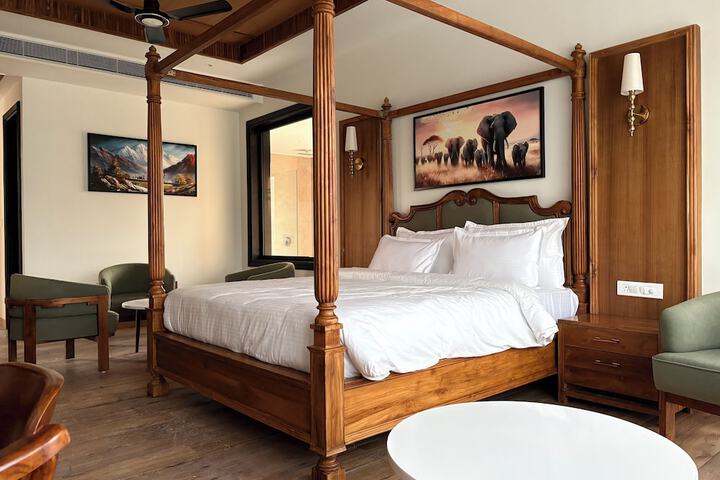 Room 8 of 28