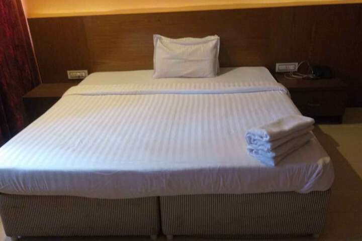 Room 4 of 25