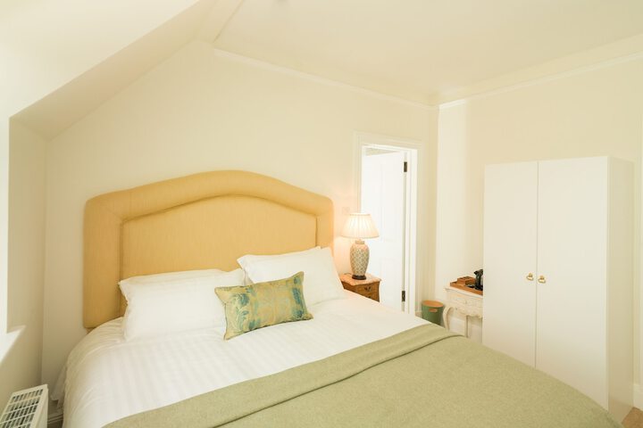 Room 107 of 373