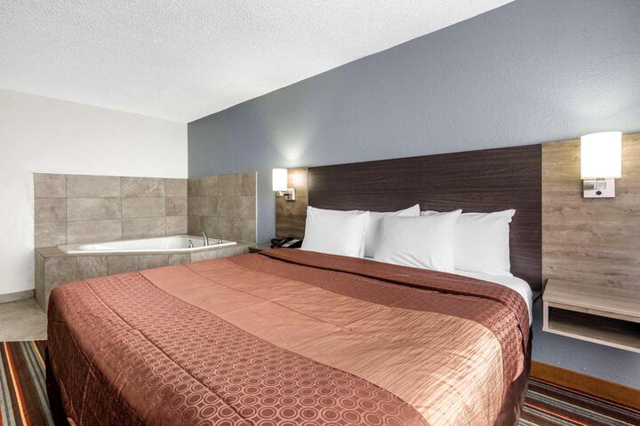 1 King Bed (3 of 46)