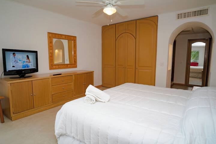 Room 3 of 38