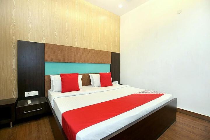 Room 14 of 50