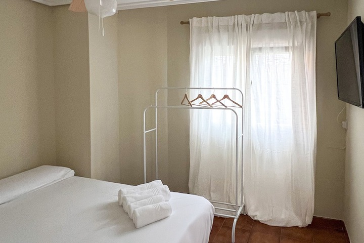 Image of ENTRE PUERTAS