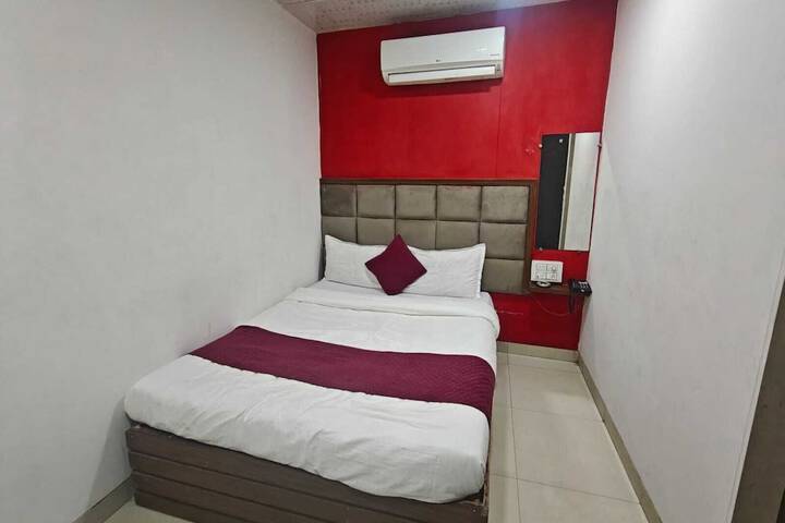 Room 6 of 27