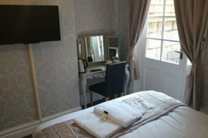 Room 21 of 28