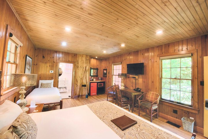 Room 41 of 243