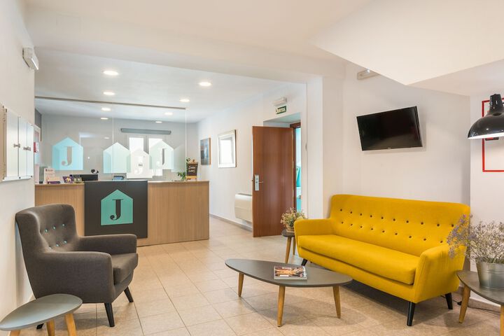 Concierge desk