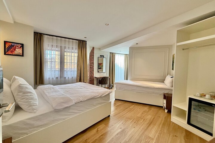 Room 5 of 126