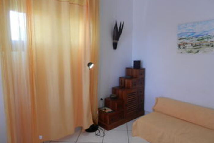 Room 7 of 9