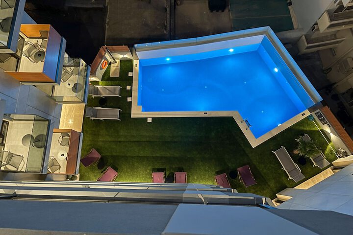 Pool 100 of 147
