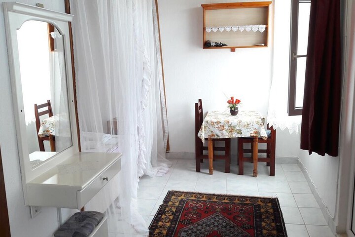 Room 6 of 40