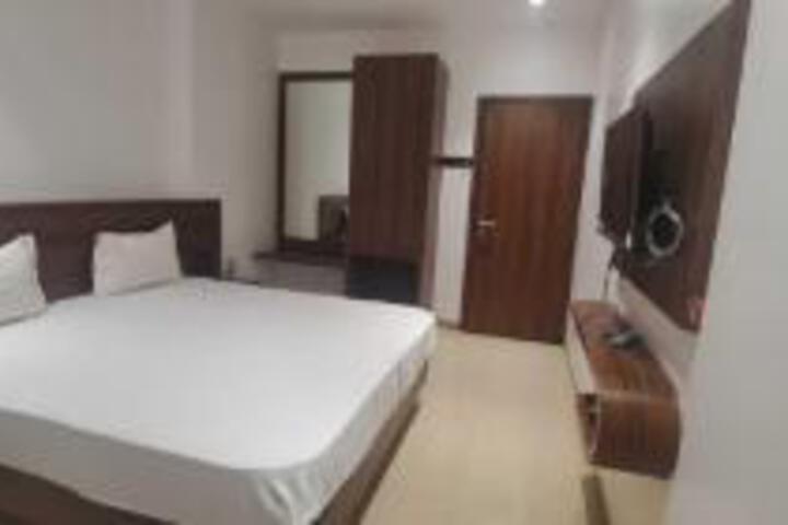 Room 11 of 11
