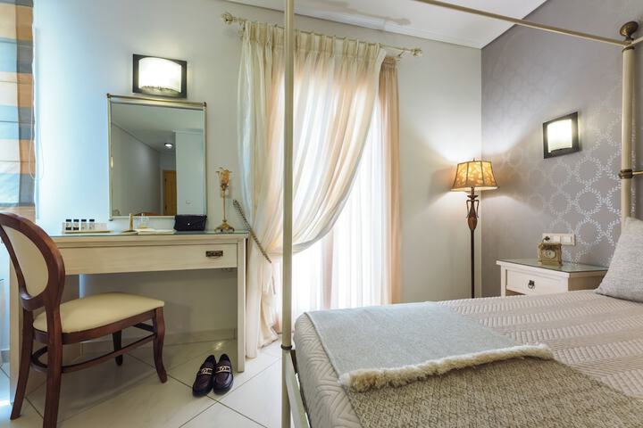 Room 163 of 257