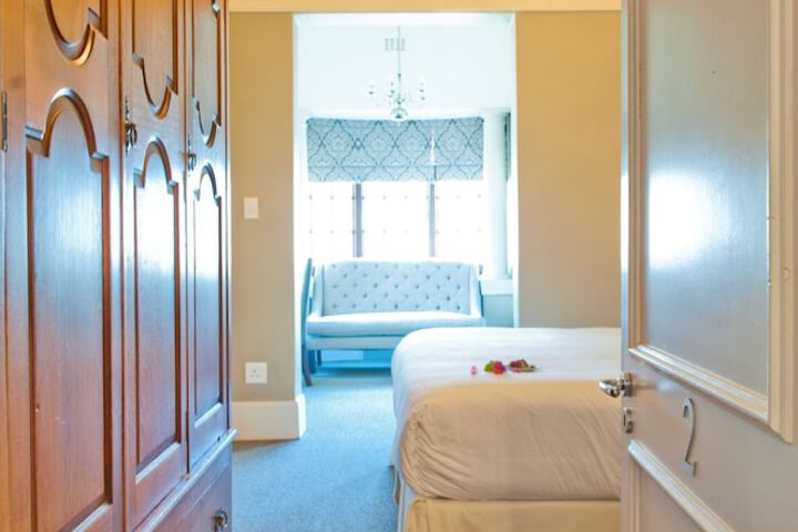 Room 4 of 37