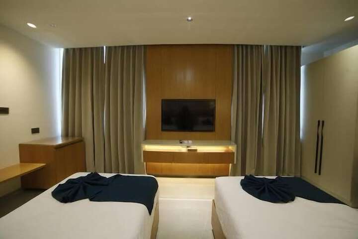 Room 10 of 37