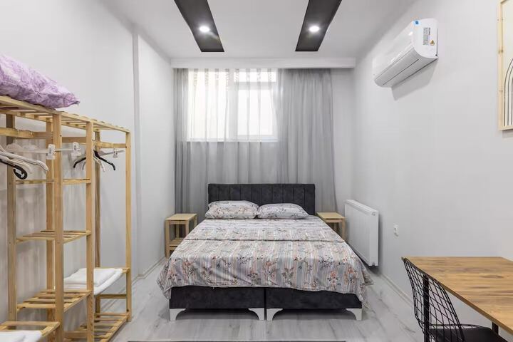 Room 28 of 293