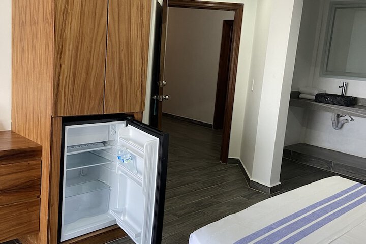Room 28 of 48