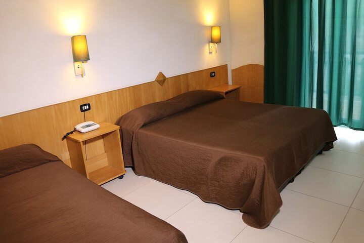 Room 12 of 40