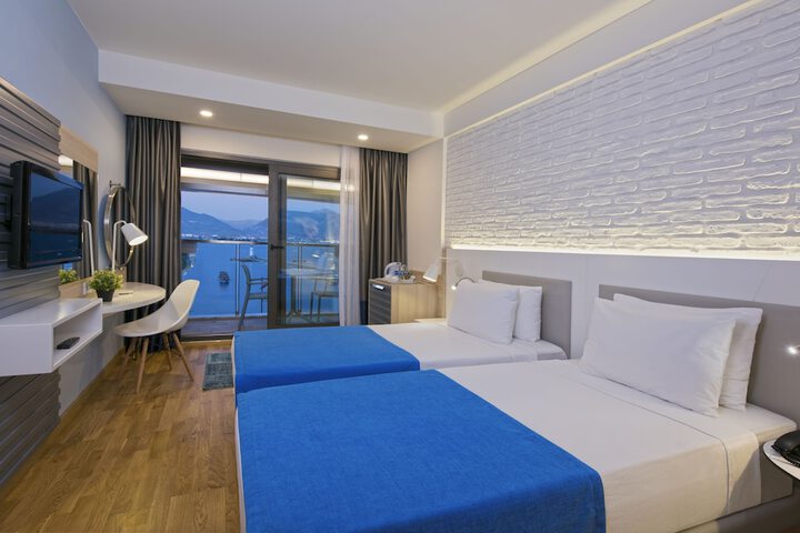 Room 8 of 32