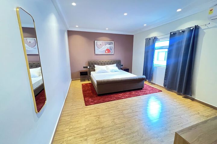 Room 18 of 28