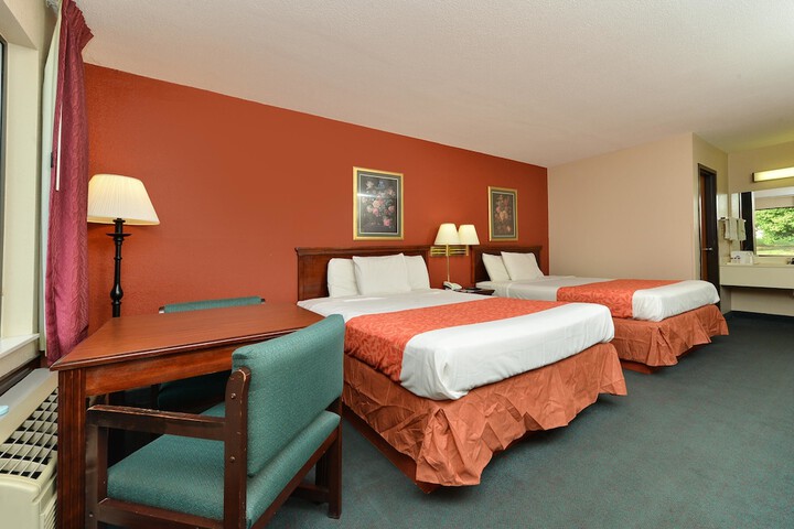 2 Queen Beds (1 of 4)